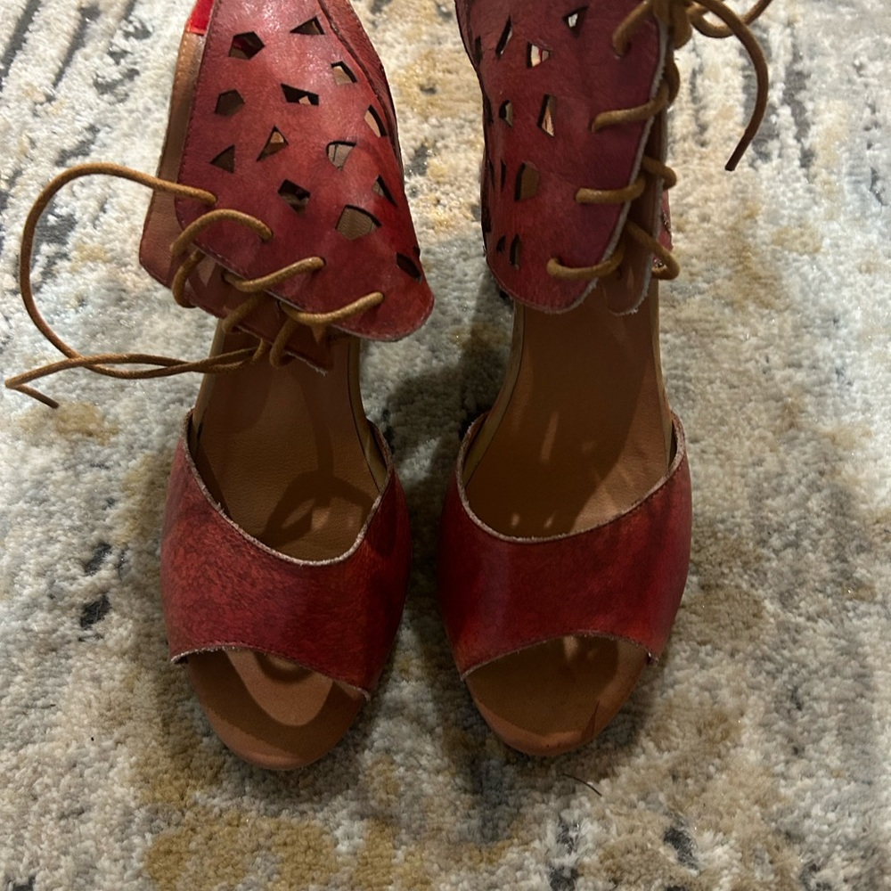 Lartiste spring step sandels size 9